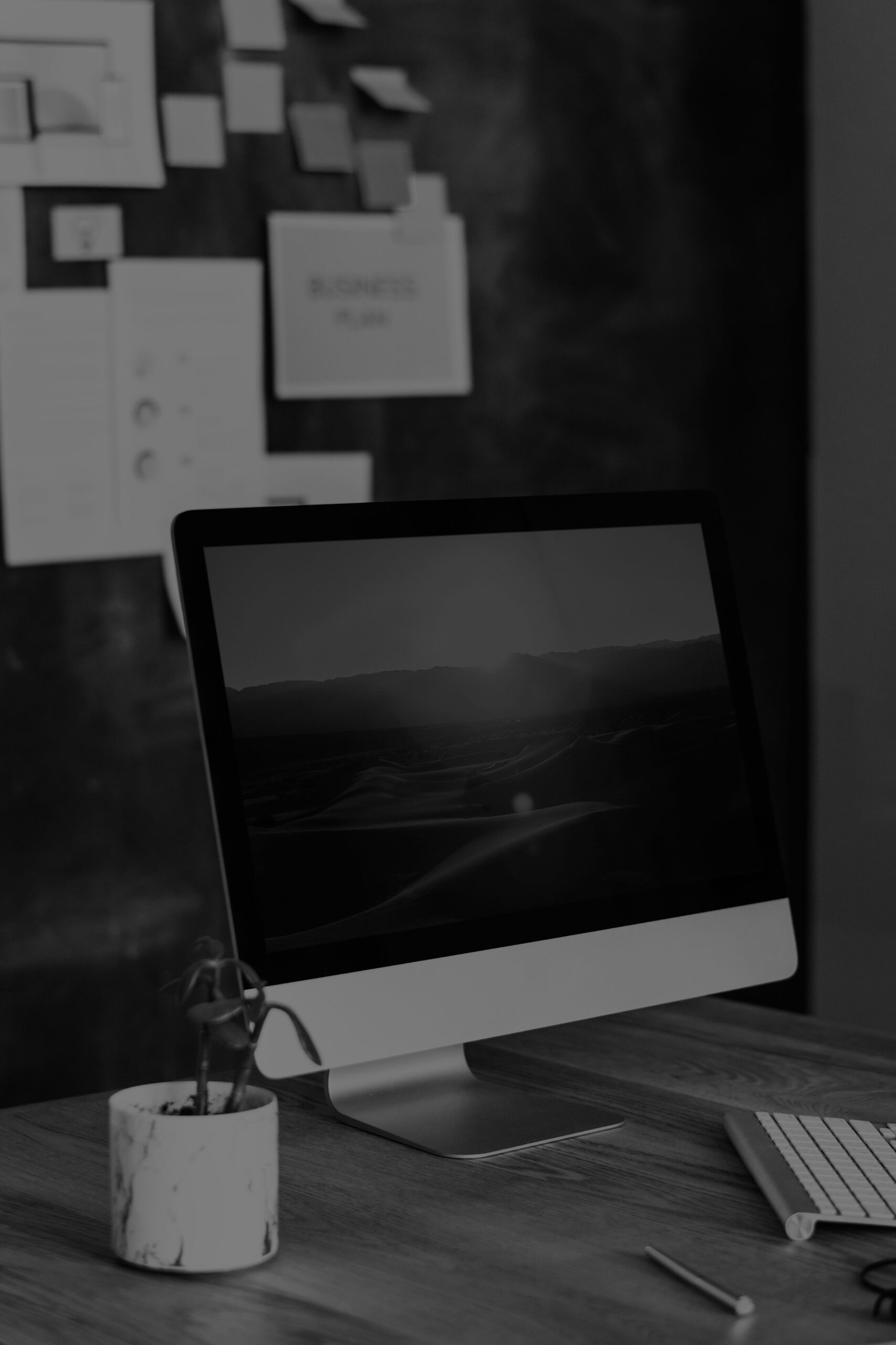 computer-on-a-desk-in-an-office-2026-03-18-09-41-13-utc